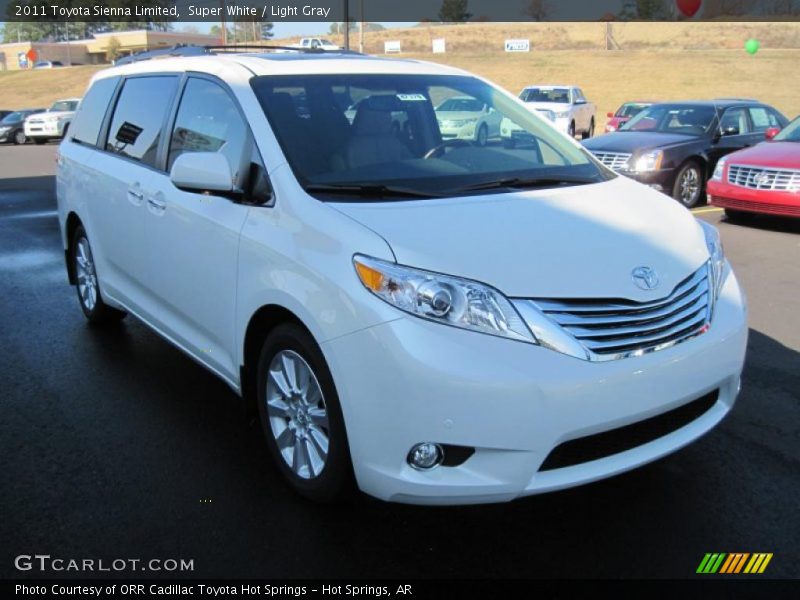 Front 3/4 View of 2011 Sienna Limited