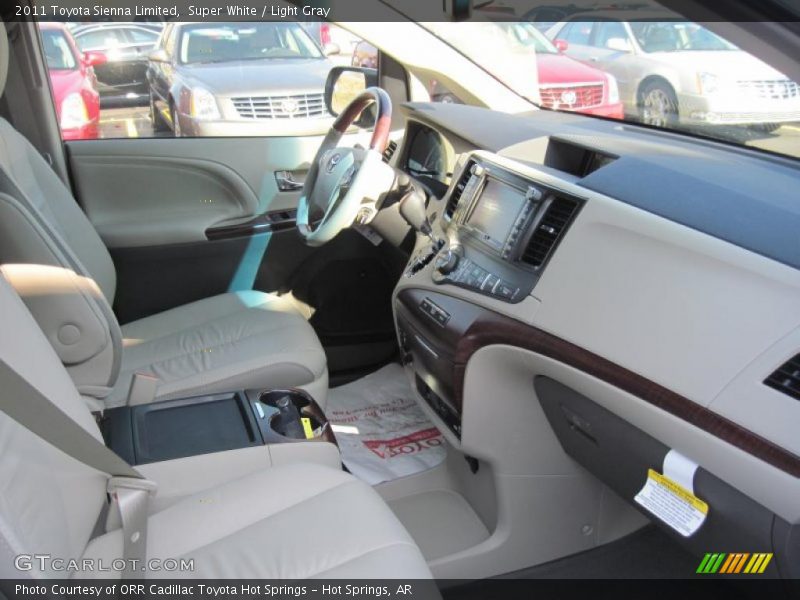 Dashboard of 2011 Sienna Limited