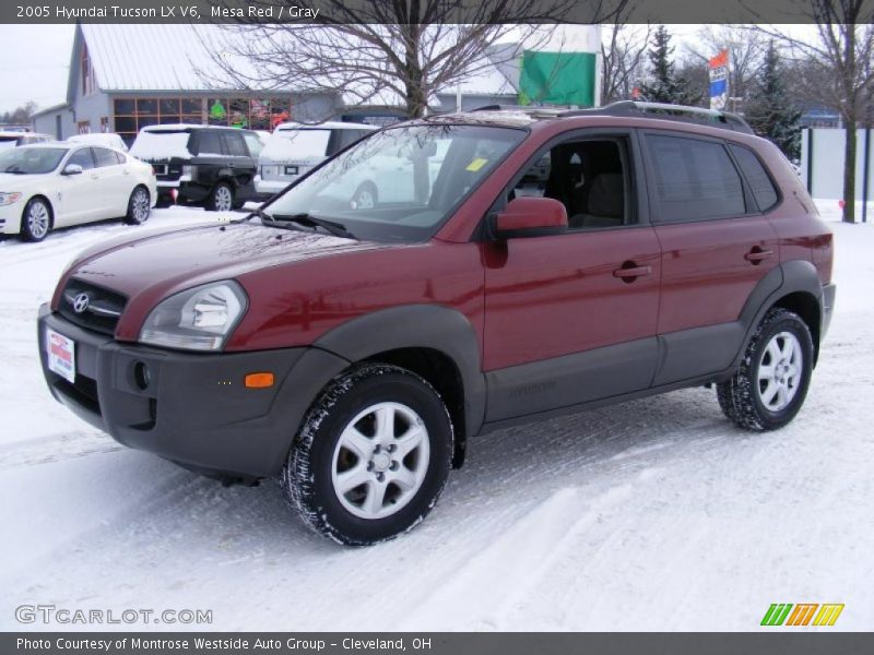 Front 3/4 View of 2005 Tucson LX V6