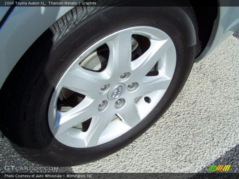 Titanium Metallic / Graphite 2006 Toyota Avalon XL