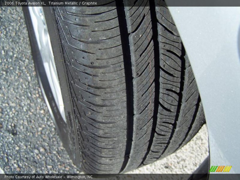 Titanium Metallic / Graphite 2006 Toyota Avalon XL