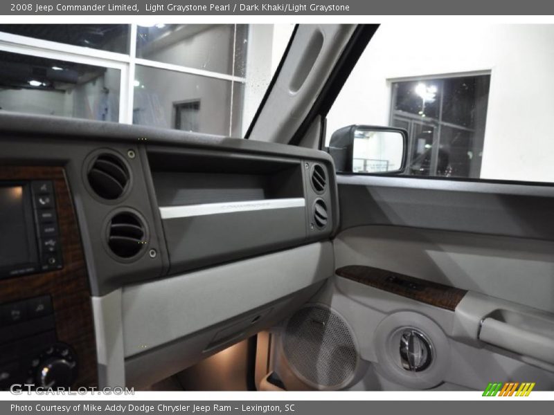 Light Graystone Pearl / Dark Khaki/Light Graystone 2008 Jeep Commander Limited