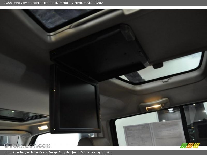 Light Khaki Metallic / Medium Slate Gray 2006 Jeep Commander