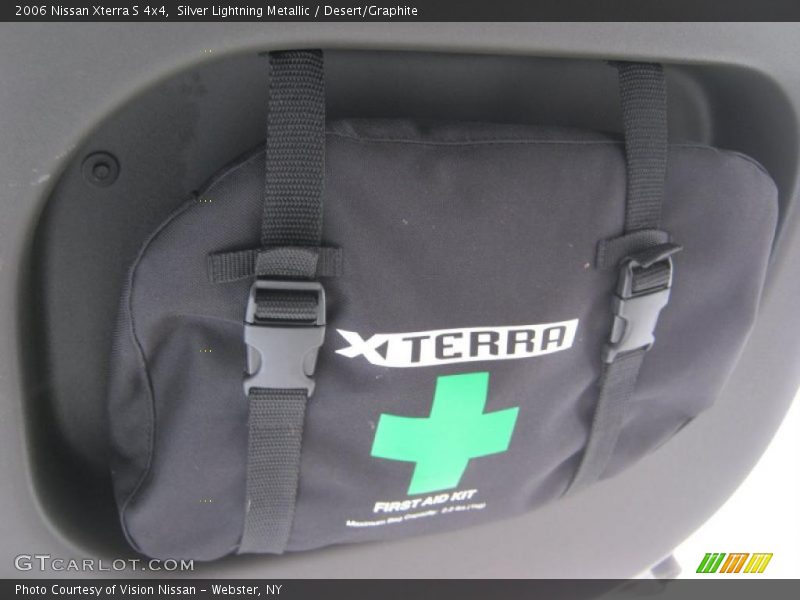 Silver Lightning Metallic / Desert/Graphite 2006 Nissan Xterra S 4x4