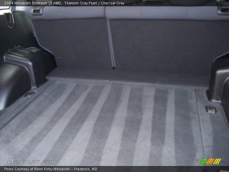  2004 Endeavor LS AWD Trunk