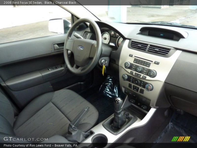 Black / Charcoal Black 2008 Ford Focus SE Sedan