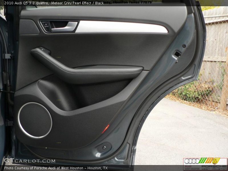 Meteor Grey Pearl Effect / Black 2010 Audi Q5 3.2 quattro