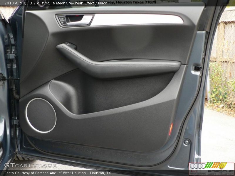 Meteor Grey Pearl Effect / Black 2010 Audi Q5 3.2 quattro