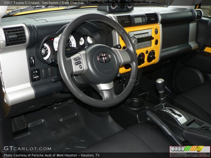 Dashboard of 2007 FJ Cruiser 
