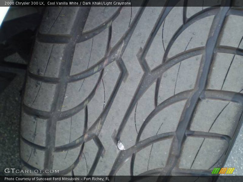 Cool Vanilla White / Dark Khaki/Light Graystone 2008 Chrysler 300 LX