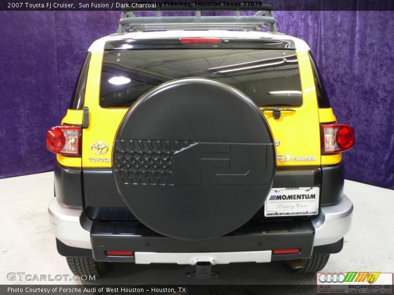 Sun Fusion / Dark Charcoal 2007 Toyota FJ Cruiser