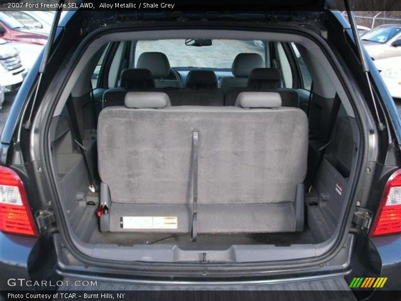  2007 Freestyle SEL AWD Trunk