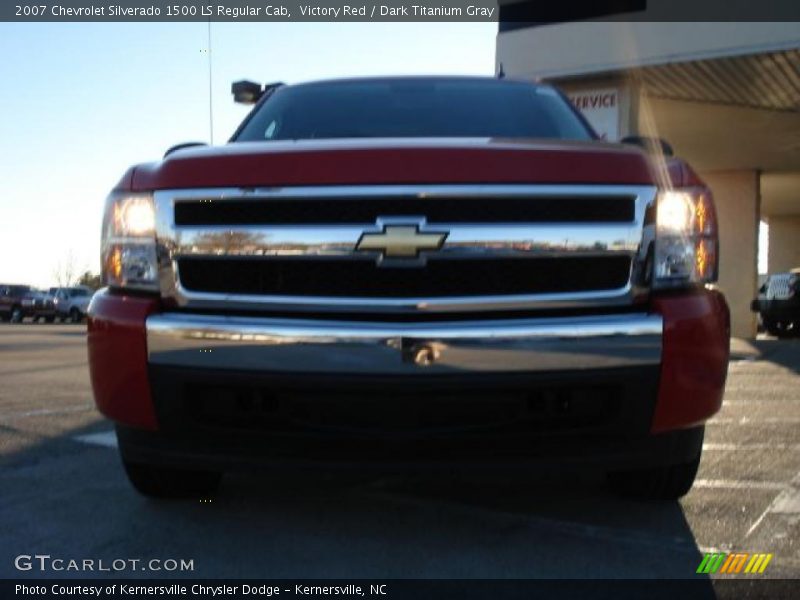 Victory Red / Dark Titanium Gray 2007 Chevrolet Silverado 1500 LS Regular Cab