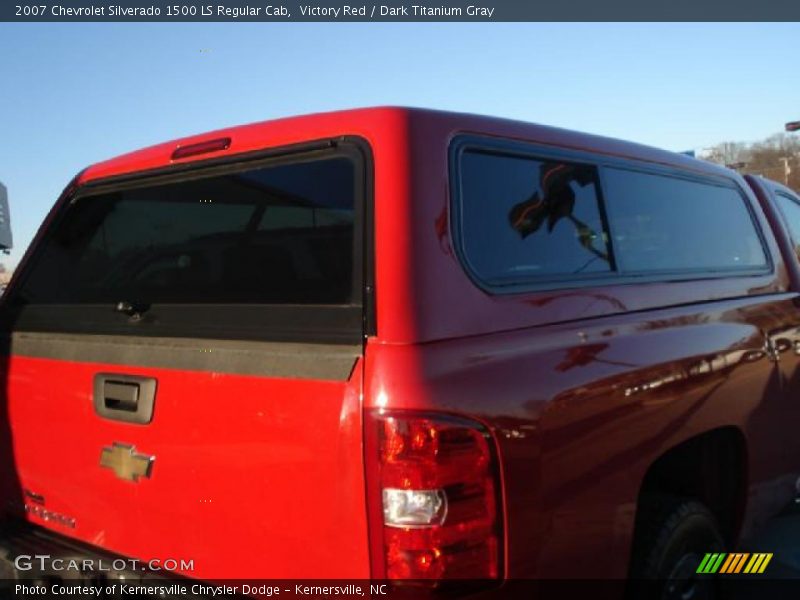 Victory Red / Dark Titanium Gray 2007 Chevrolet Silverado 1500 LS Regular Cab