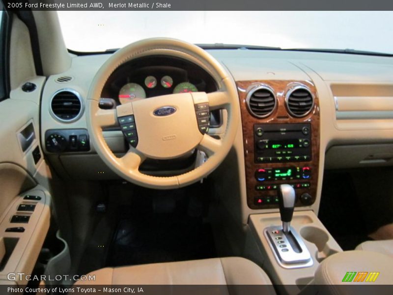 Dashboard of 2005 Freestyle Limited AWD