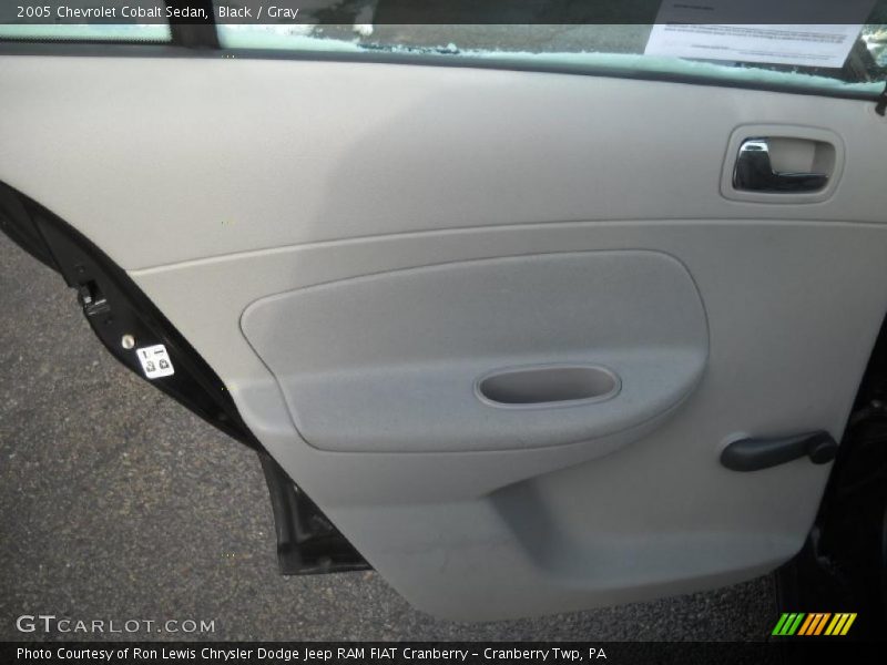 Black / Gray 2005 Chevrolet Cobalt Sedan