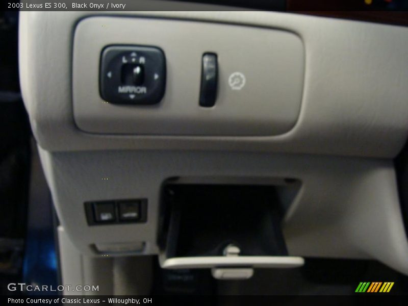 Black Onyx / Ivory 2003 Lexus ES 300