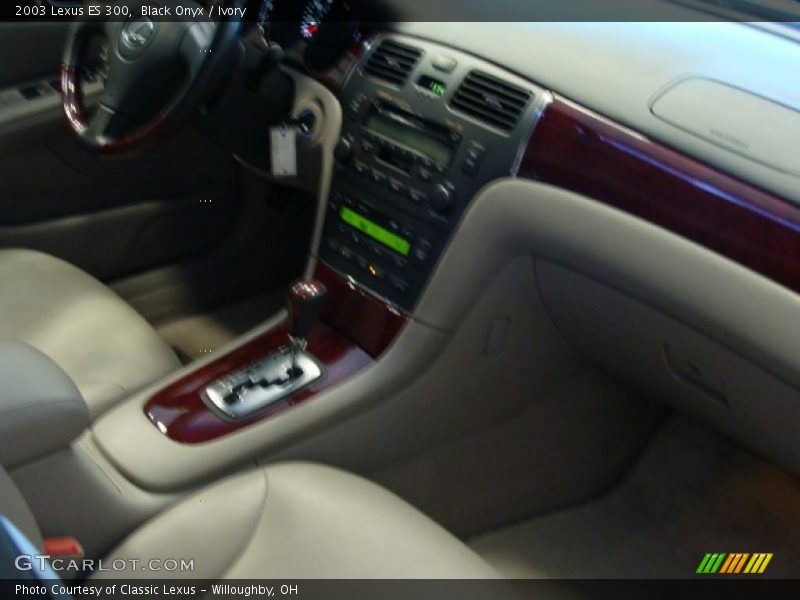 Black Onyx / Ivory 2003 Lexus ES 300