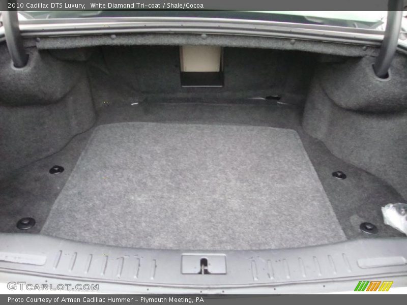 White Diamond Tri-coat / Shale/Cocoa 2010 Cadillac DTS Luxury