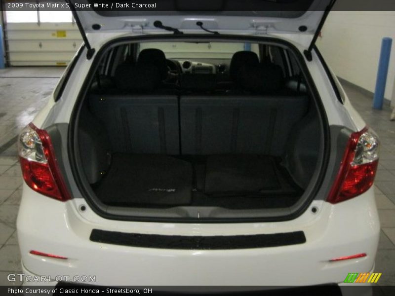 Super White / Dark Charcoal 2009 Toyota Matrix S