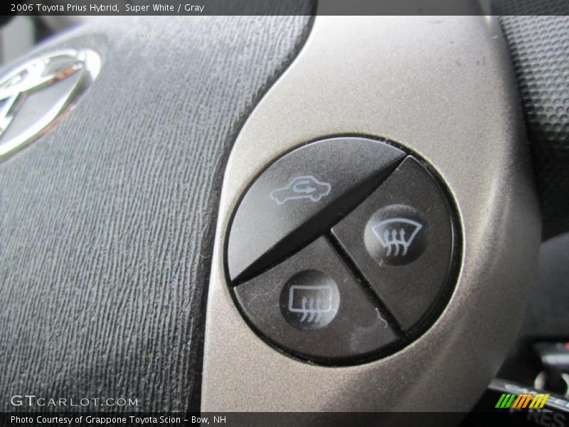 Controls of 2006 Prius Hybrid