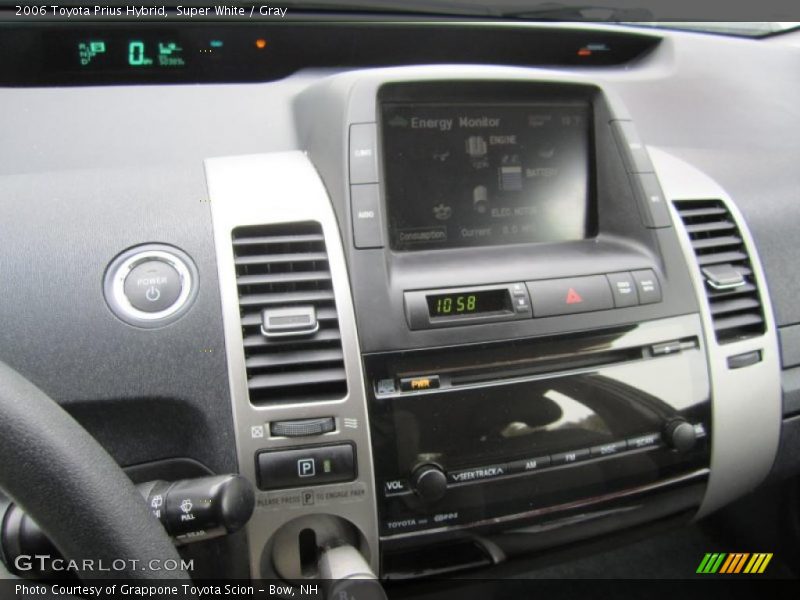 Controls of 2006 Prius Hybrid