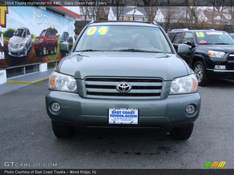 Oasis Green Pearl / Ivory 2004 Toyota Highlander V6 4WD
