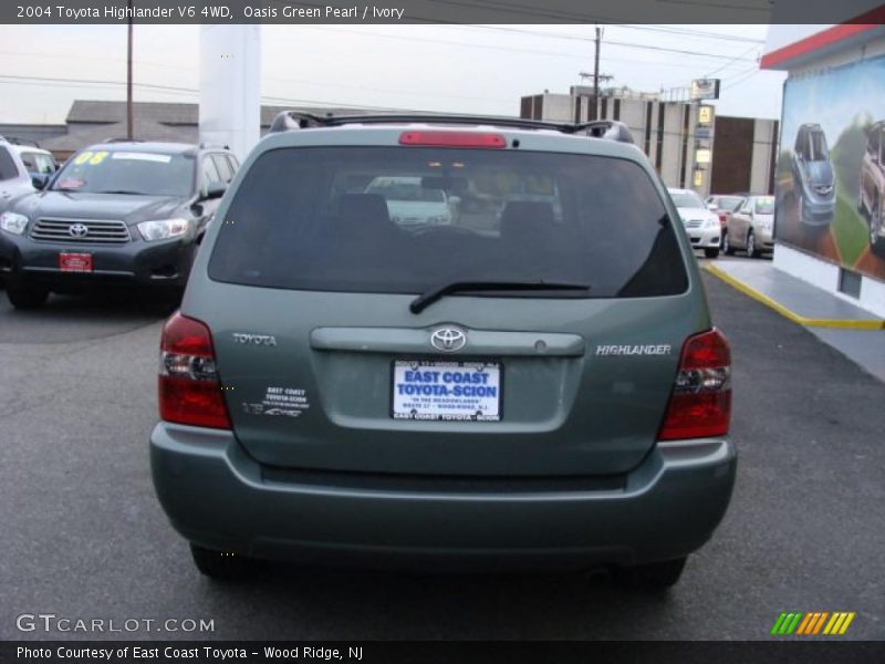 Oasis Green Pearl / Ivory 2004 Toyota Highlander V6 4WD