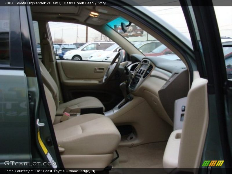 Oasis Green Pearl / Ivory 2004 Toyota Highlander V6 4WD