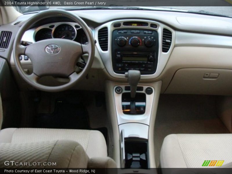 Oasis Green Pearl / Ivory 2004 Toyota Highlander V6 4WD