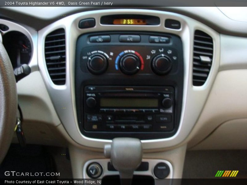 Oasis Green Pearl / Ivory 2004 Toyota Highlander V6 4WD
