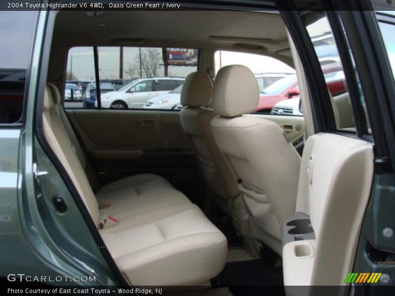 Oasis Green Pearl / Ivory 2004 Toyota Highlander V6 4WD