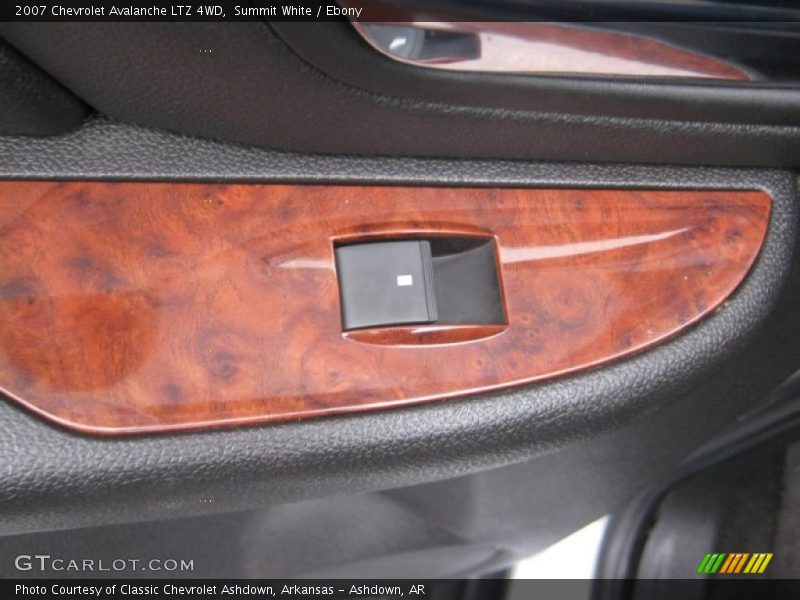 Summit White / Ebony 2007 Chevrolet Avalanche LTZ 4WD