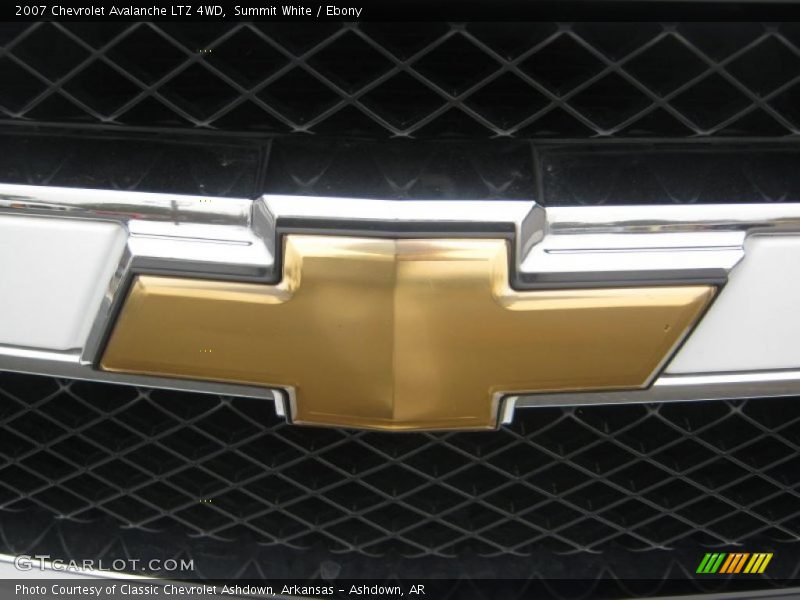 Summit White / Ebony 2007 Chevrolet Avalanche LTZ 4WD