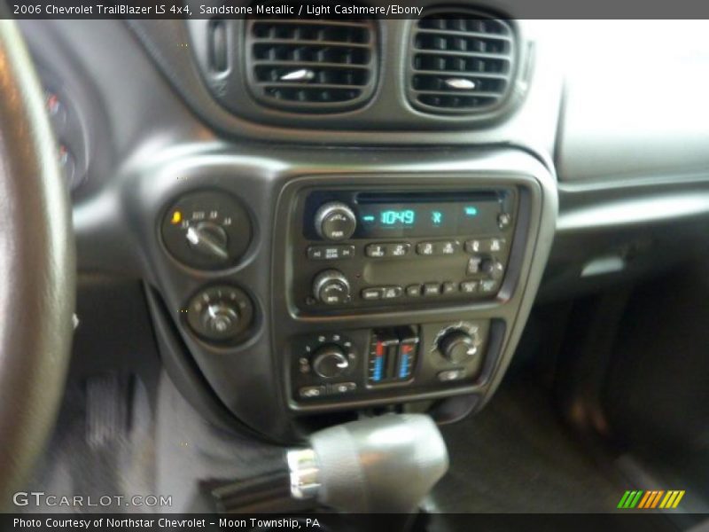Sandstone Metallic / Light Cashmere/Ebony 2006 Chevrolet TrailBlazer LS 4x4