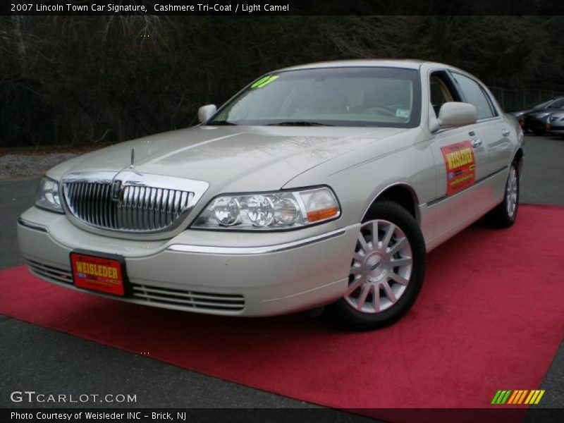 Cashmere Tri-Coat / Light Camel 2007 Lincoln Town Car Signature