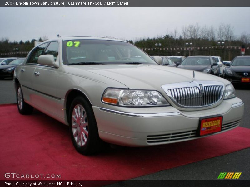 Cashmere Tri-Coat / Light Camel 2007 Lincoln Town Car Signature