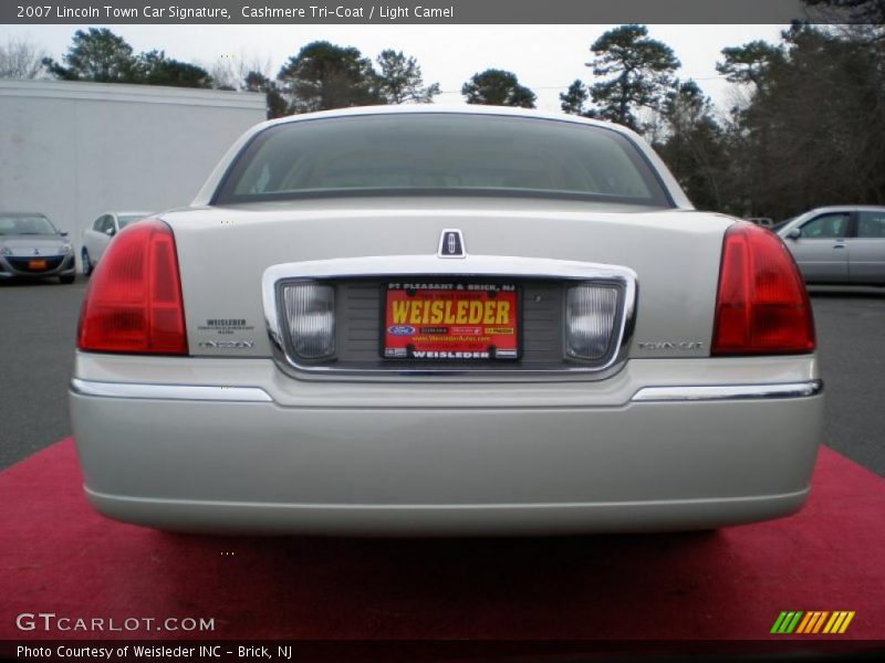 Cashmere Tri-Coat / Light Camel 2007 Lincoln Town Car Signature
