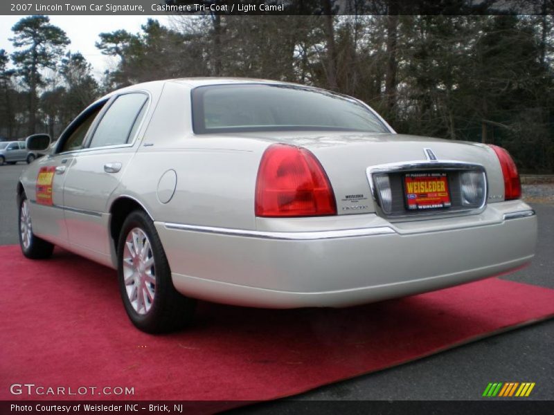 Cashmere Tri-Coat / Light Camel 2007 Lincoln Town Car Signature
