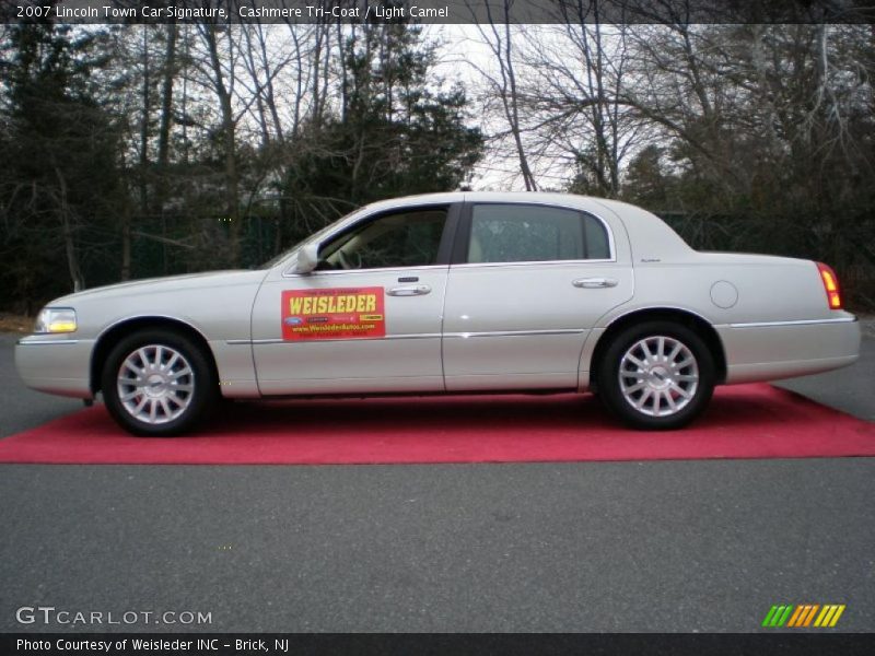 Cashmere Tri-Coat / Light Camel 2007 Lincoln Town Car Signature