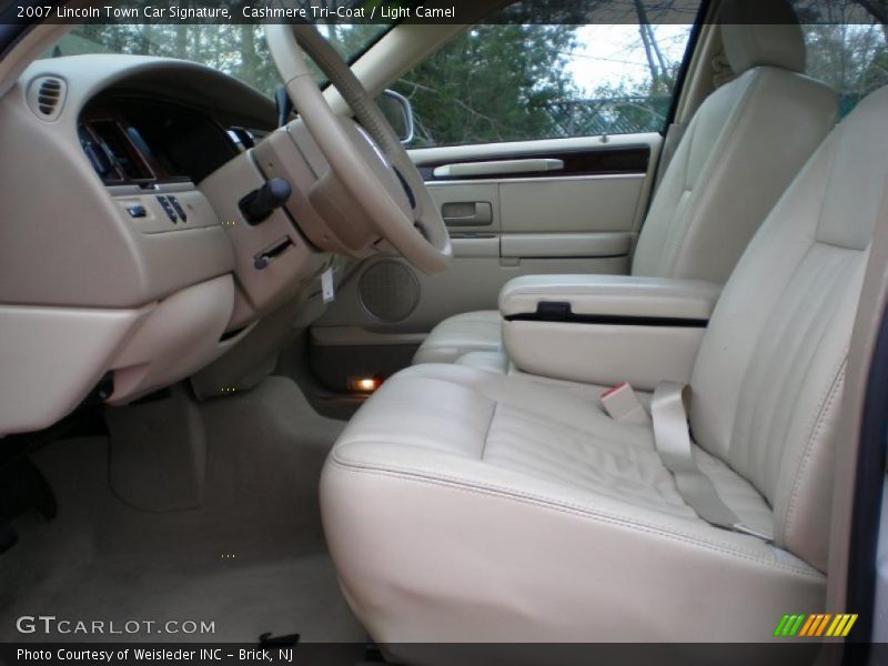 2007 Town Car Signature Light Camel Interior