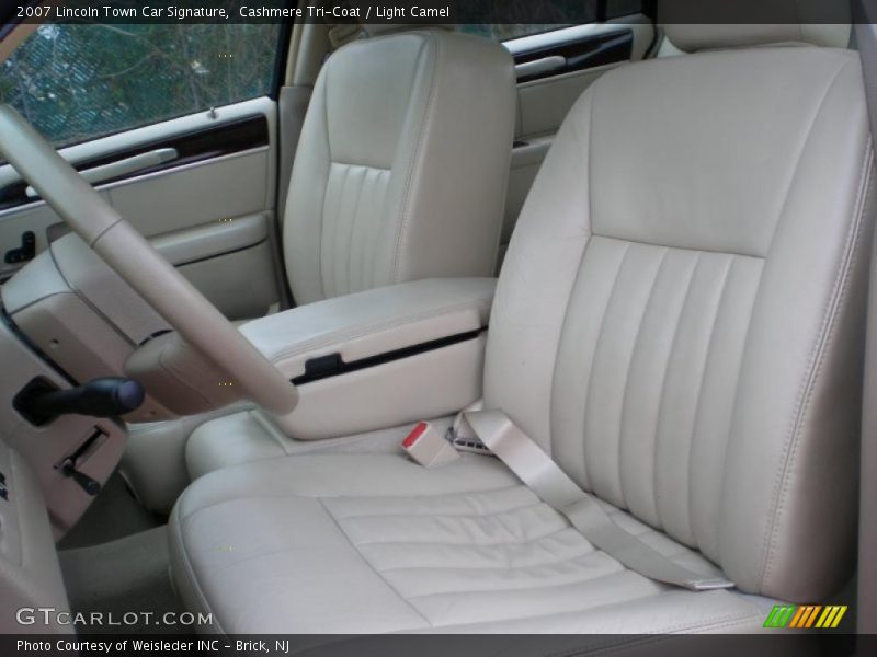  2007 Town Car Signature Light Camel Interior