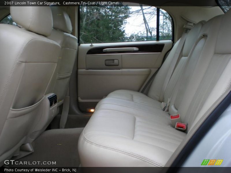  2007 Town Car Signature Light Camel Interior