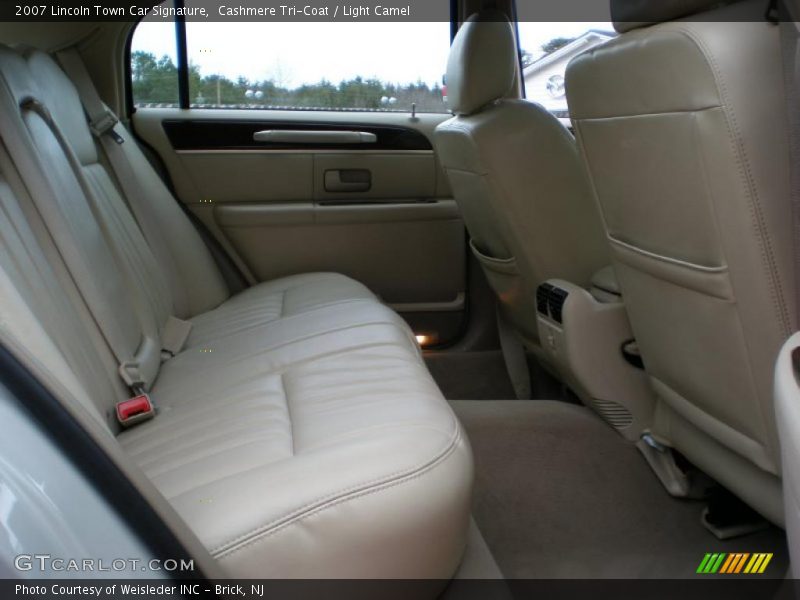  2007 Town Car Signature Light Camel Interior