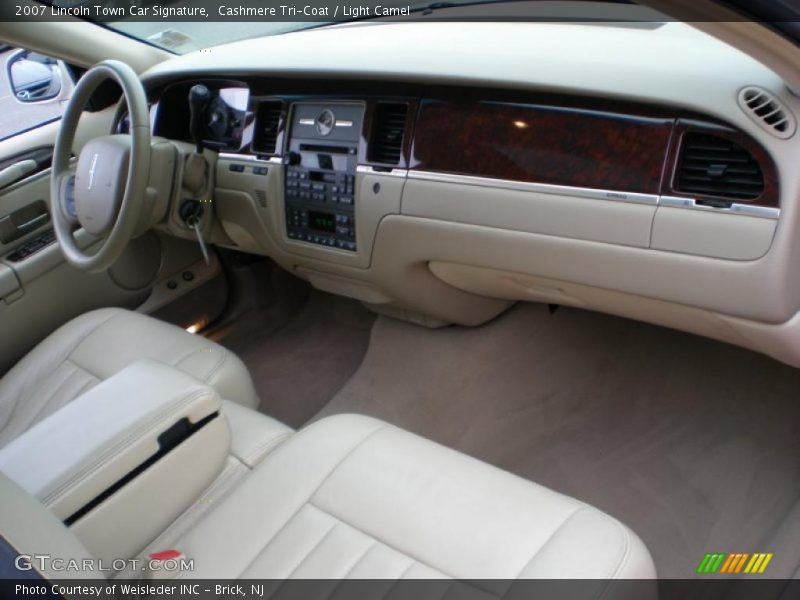 Dashboard of 2007 Town Car Signature