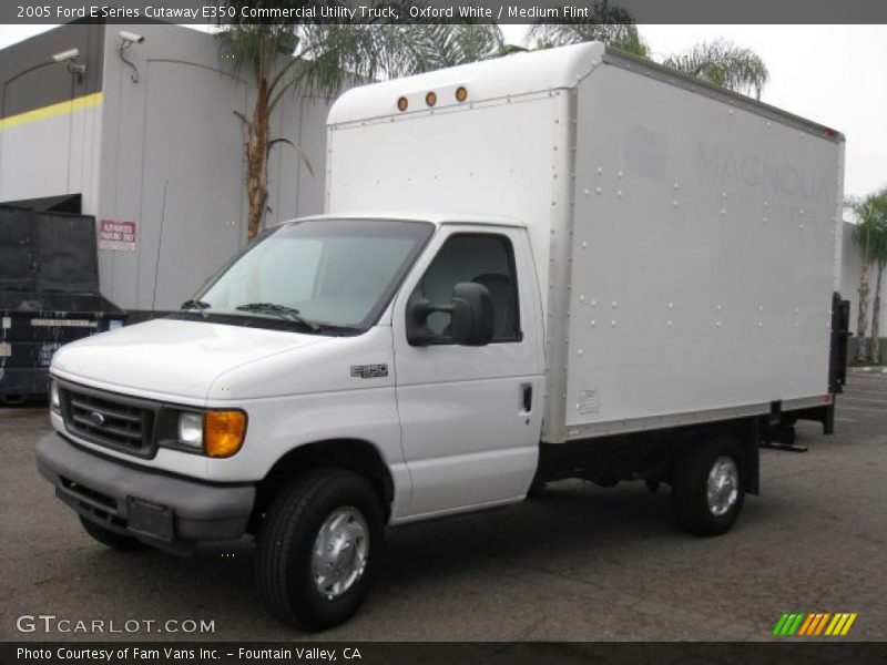 Oxford White / Medium Flint 2005 Ford E Series Cutaway E350 Commercial Utility Truck
