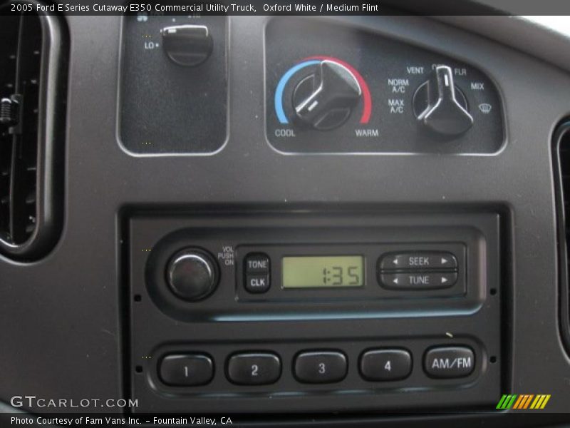 Oxford White / Medium Flint 2005 Ford E Series Cutaway E350 Commercial Utility Truck