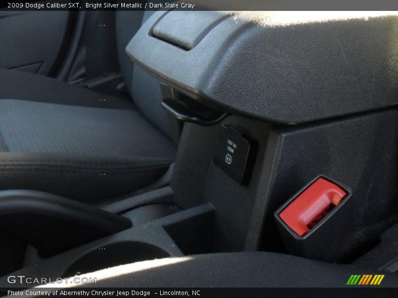 Bright Silver Metallic / Dark Slate Gray 2009 Dodge Caliber SXT