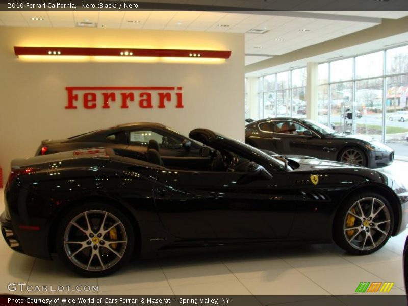 Nero (Black) / Nero 2010 Ferrari California