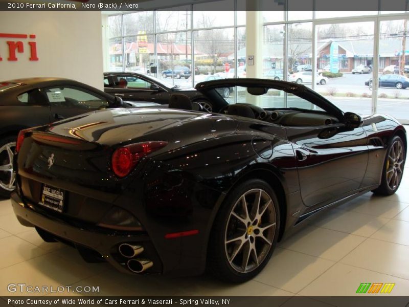 Nero (Black) / Nero 2010 Ferrari California